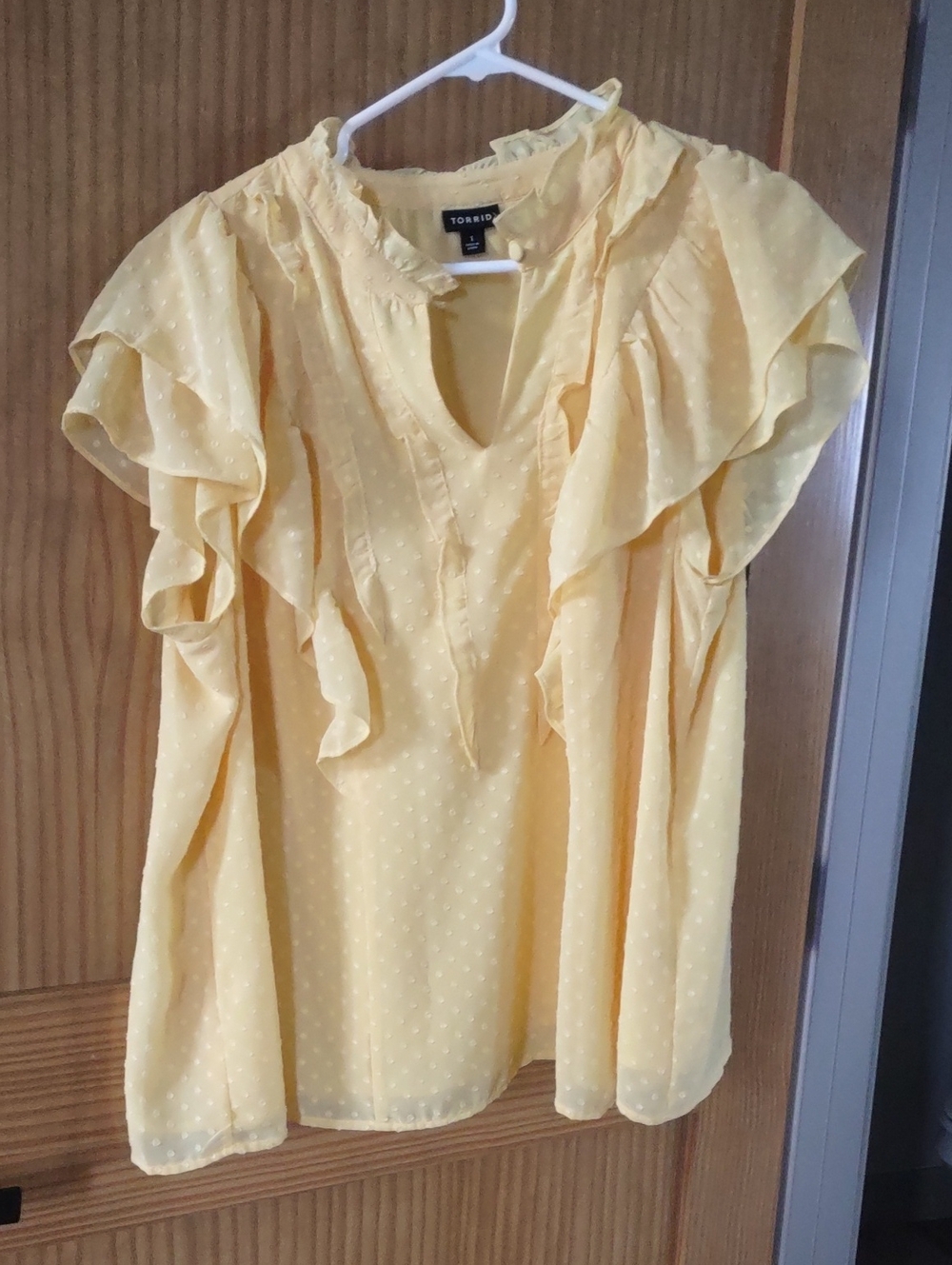 1X Torrid Pale Yellow Swiss Dot Ruffle Sleeve Blouse